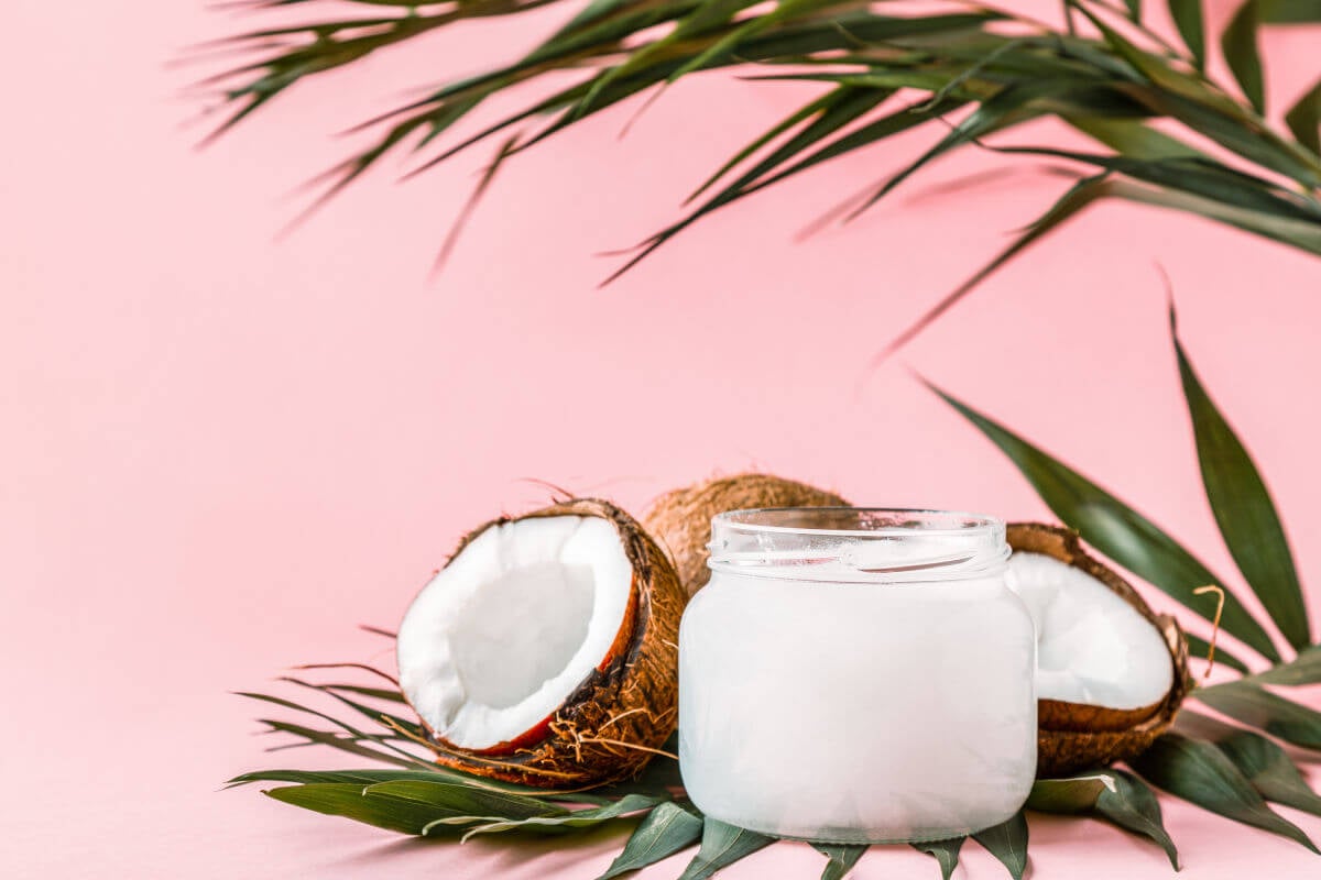 Maschera con olio di cocco e olio di mandorle