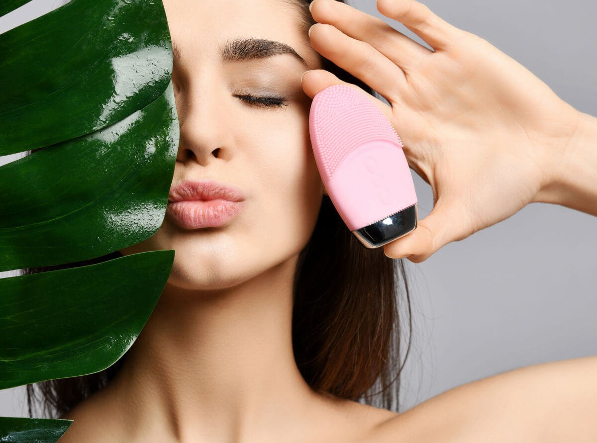 Una spazzola elettrica per eliminare le impurità