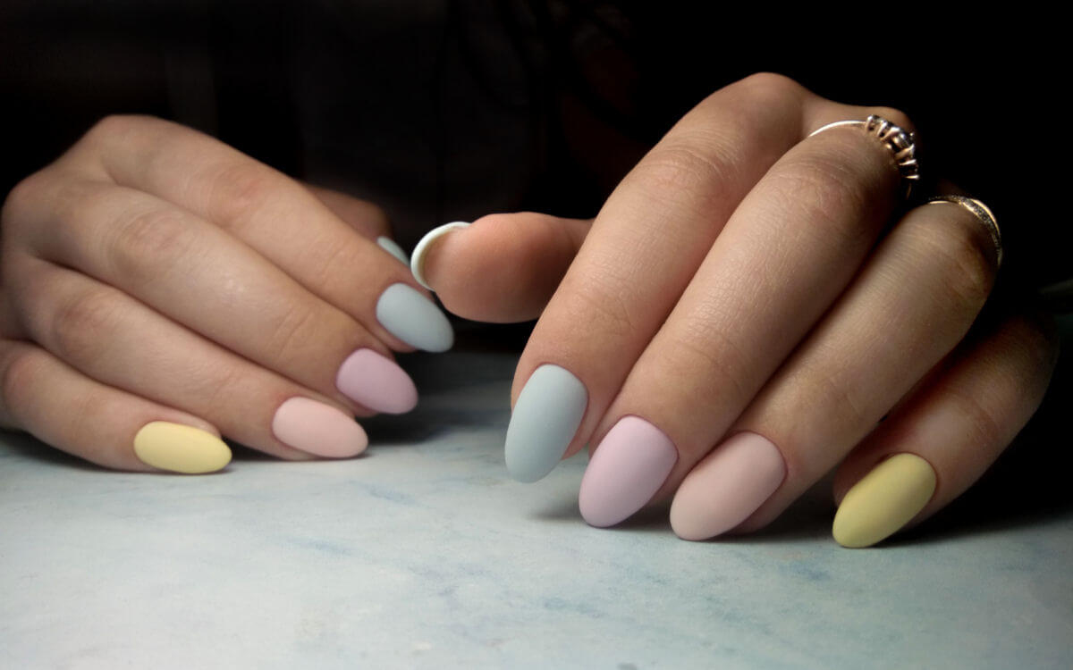 Mismatched la manicure che impazza