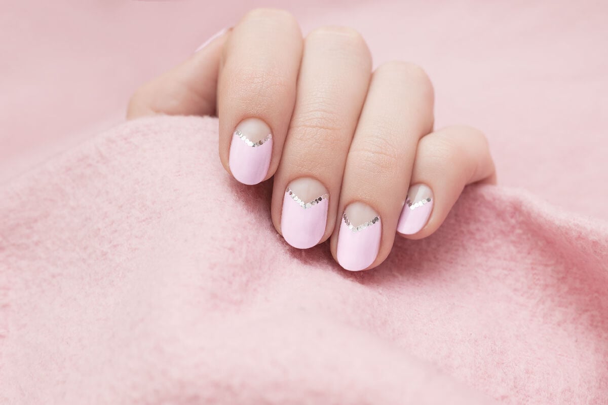 Nail Art half-moon raffinata ed elegante