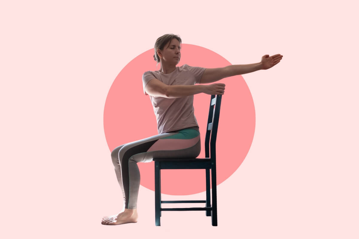 Ardha matsyendrasana con la sedia Ardha matsyendrasana con la sedia