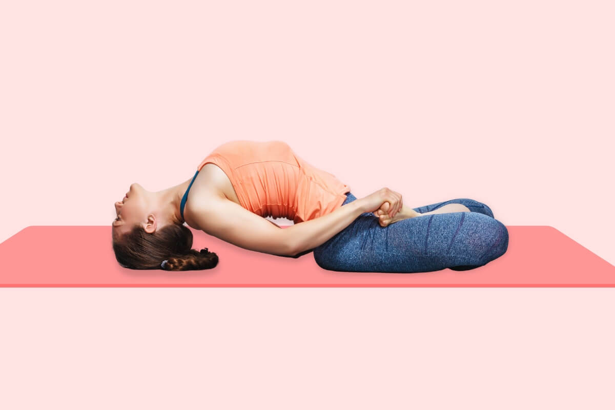 Matsyasana con le gambe nella posizione del loto Matsyasana con le gambe nella posizione del loto