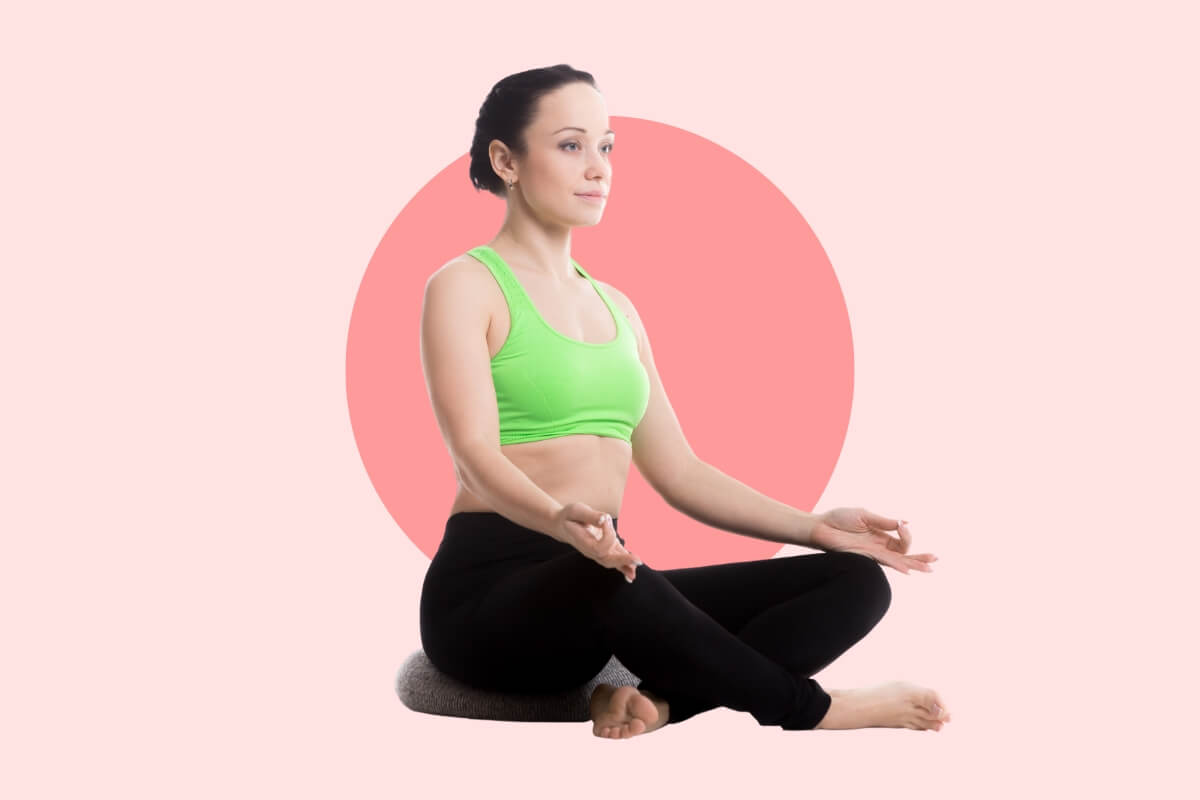 padmasana posa loto con cuscino padmasana posa loto con cuscino