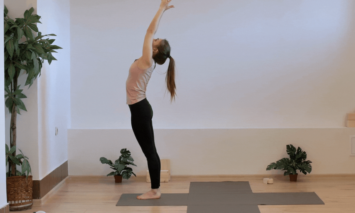 uttanasana piegamento in avanti video 2