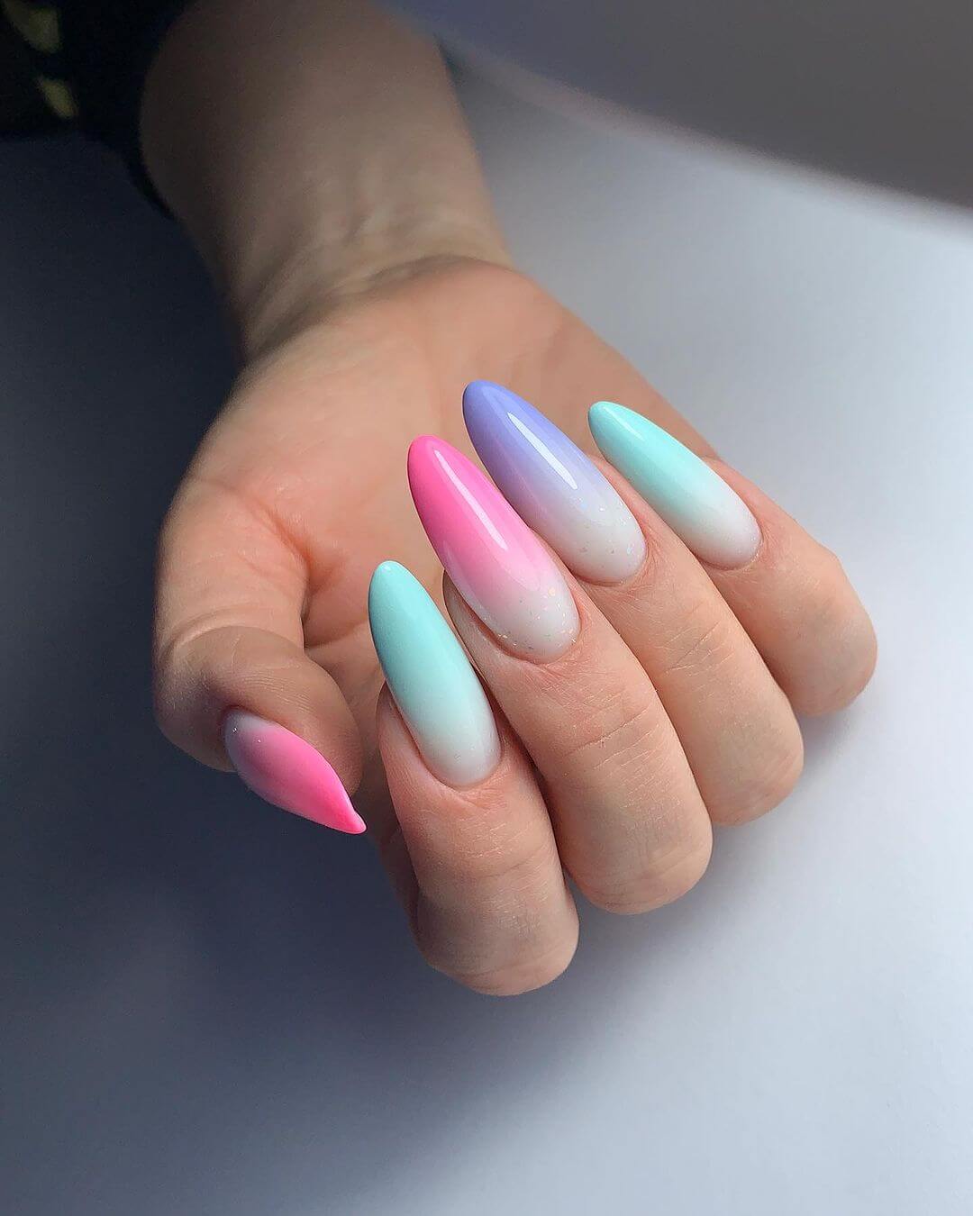 Bianco e colori pastello