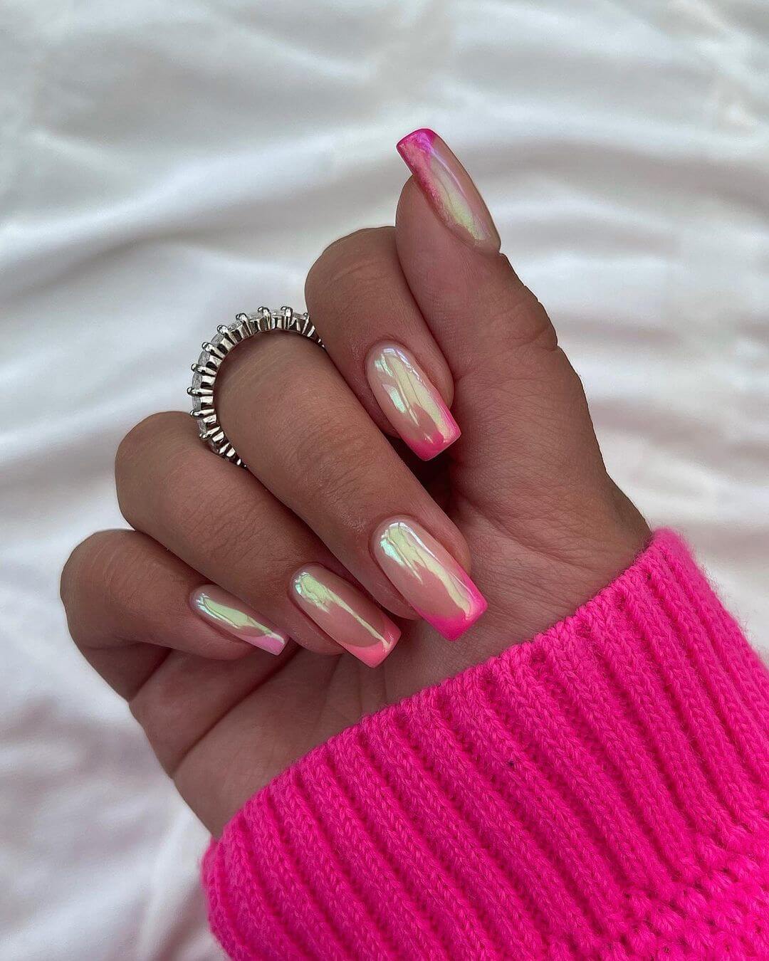 scala di rosa con effetto iridescente nailsbynicole.