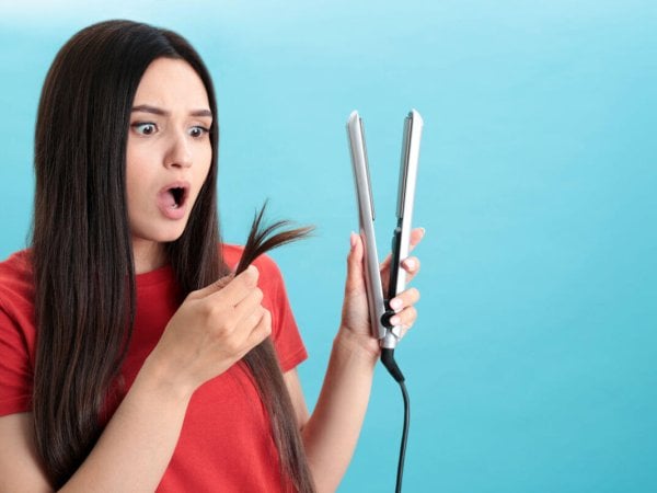 La piastra danneggia davvero i capelli La piastra danneggia davvero i capelli