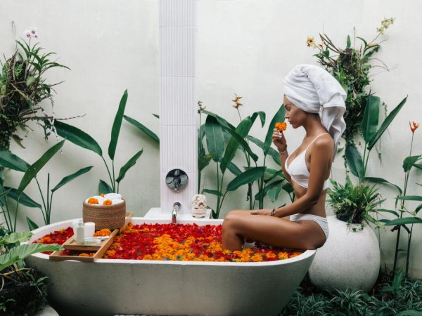 come ayurveda, medicina tradizionale cinese e naturopatia vedono i capelli